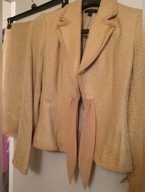 EPIC set blazer & Skirt. Blazer sz 4. Skirt sz 6 beige/cream nwot